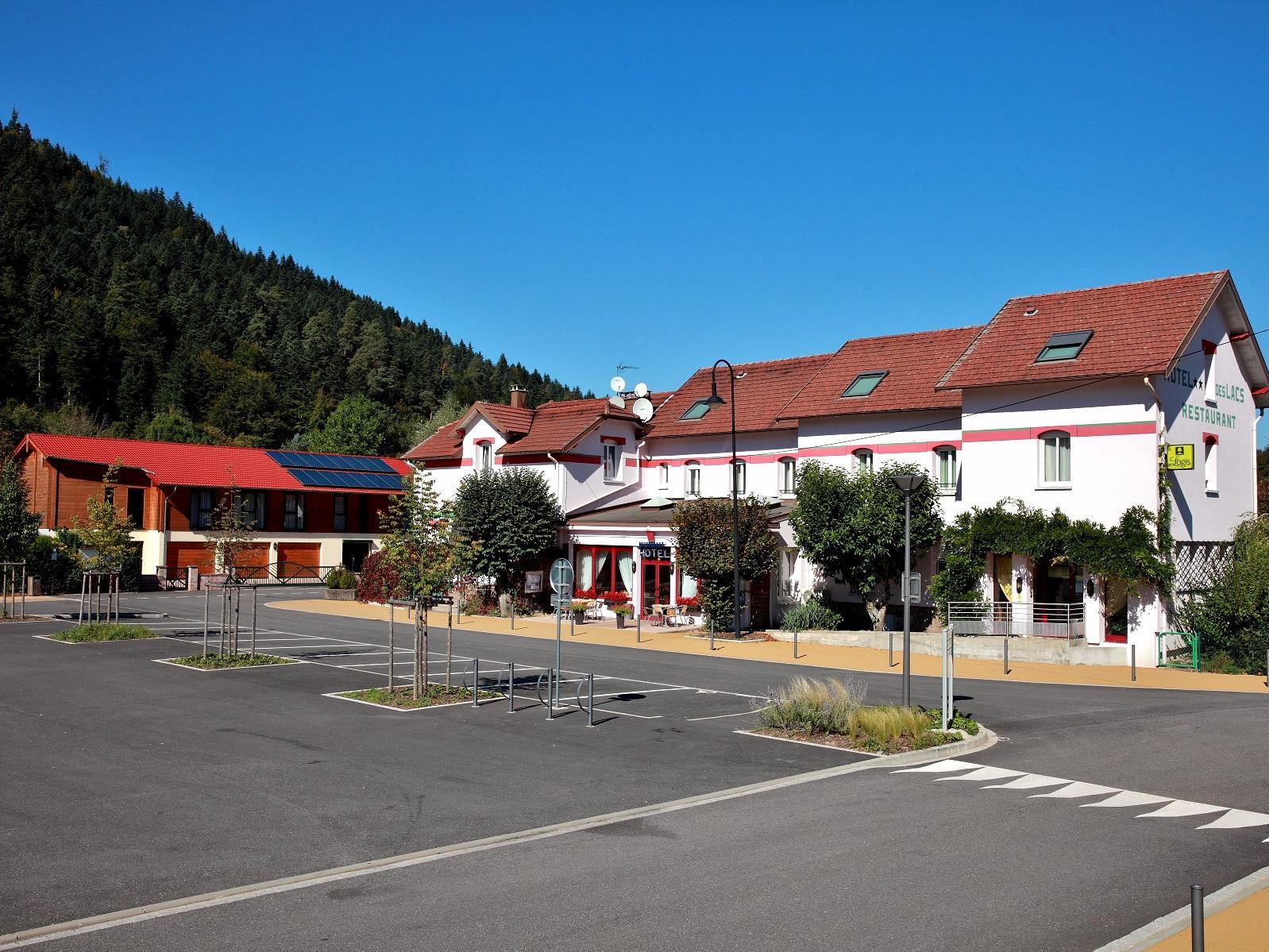 Logis Hotel & Restaurant Des Lacs Celles-sur-Plaine المظهر الخارجي الصورة
