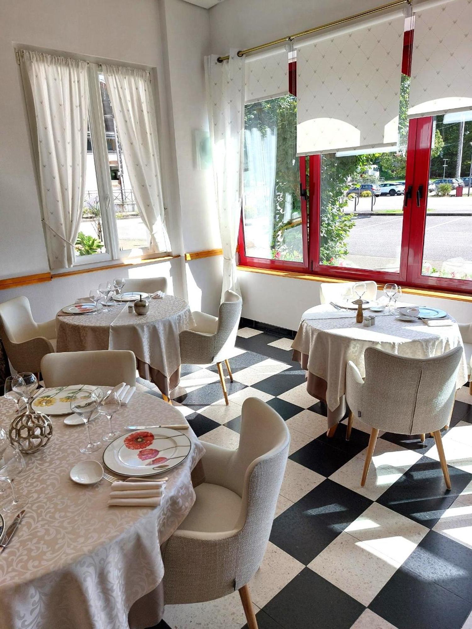 Logis Hotel & Restaurant Des Lacs Celles-sur-Plaine المظهر الخارجي الصورة