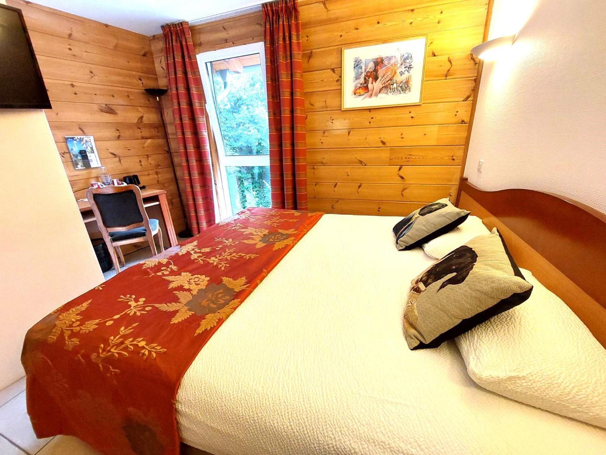 Logis Hotel & Restaurant Des Lacs Celles-sur-Plaine المظهر الخارجي الصورة