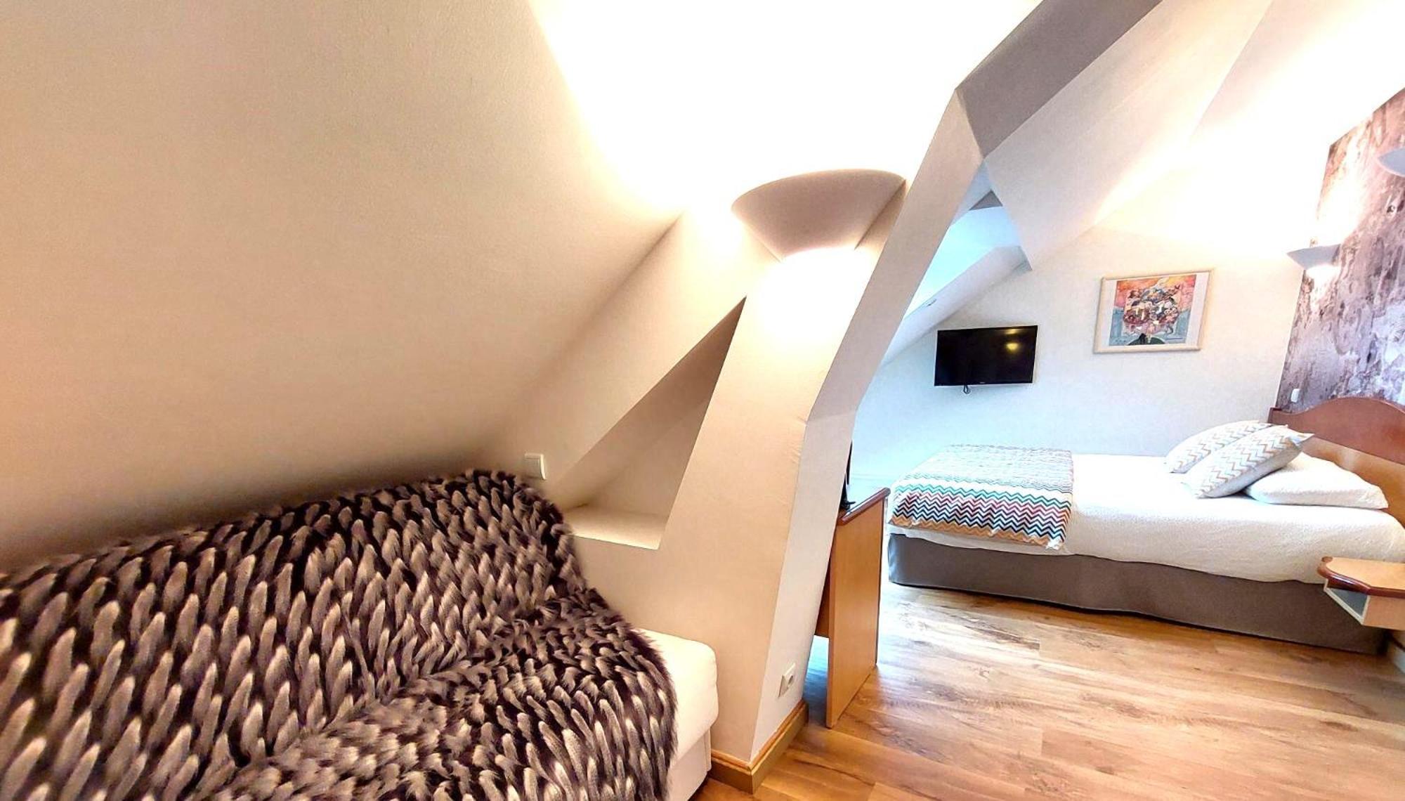 Logis Hotel & Restaurant Des Lacs Celles-sur-Plaine المظهر الخارجي الصورة